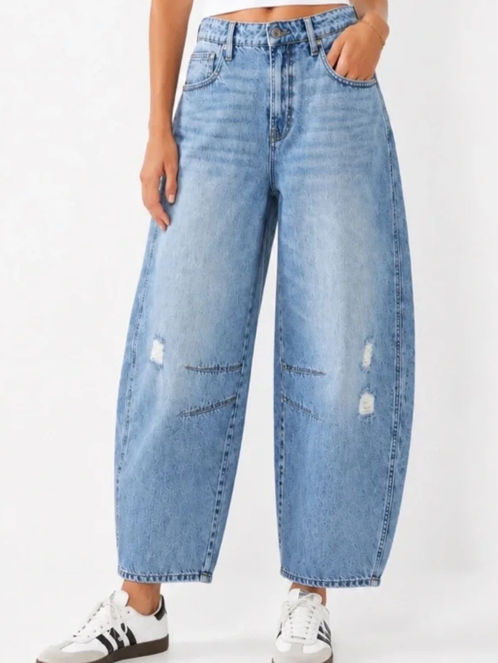 Hidden Barrel Leg Distressed Jeans Size 26